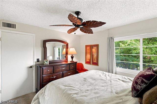 1087 Forest Lakes DR 302, Naples, FL 34105