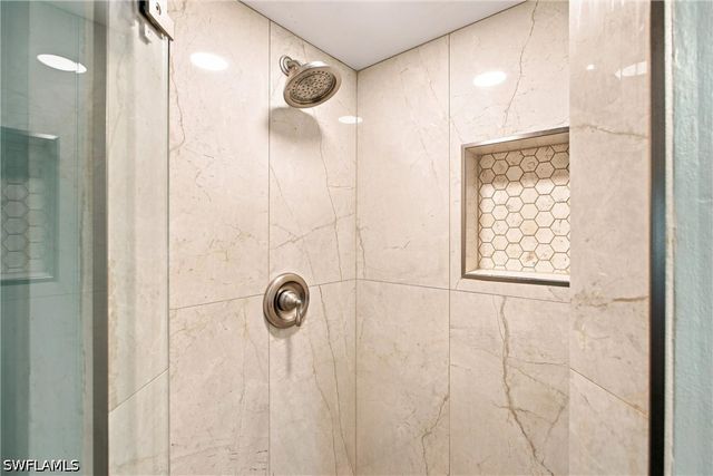 1087 Forest Lakes DR 302, Naples, FL 34105