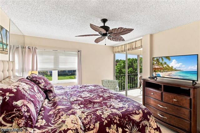1087 Forest Lakes DR 302, Naples, FL 34105