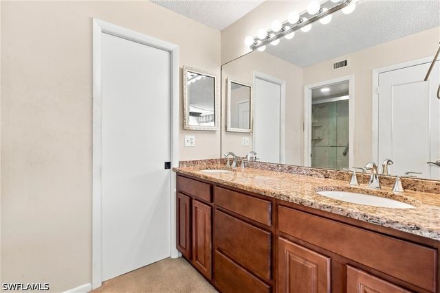 1087 Forest Lakes DR 302, Naples, FL 34105