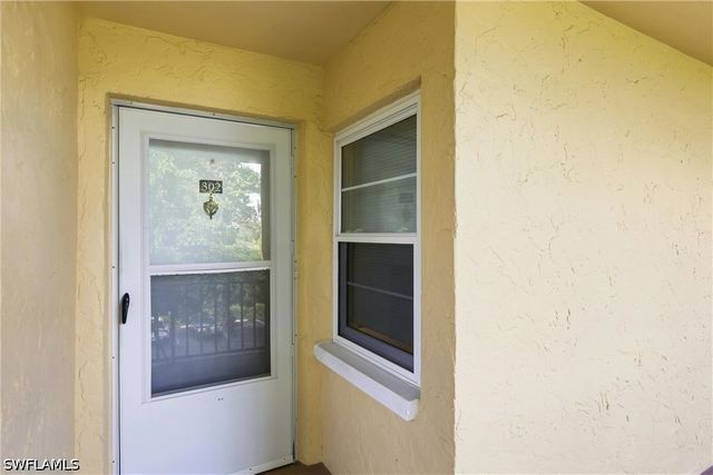 1087 Forest Lakes DR 302, Naples, FL 34105