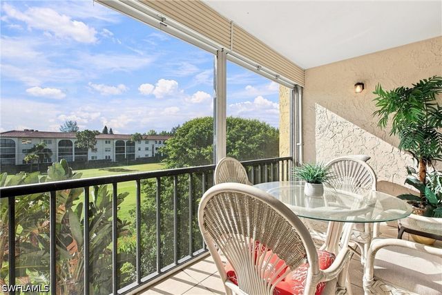1087 Forest Lakes DR 302, Naples, FL 34105