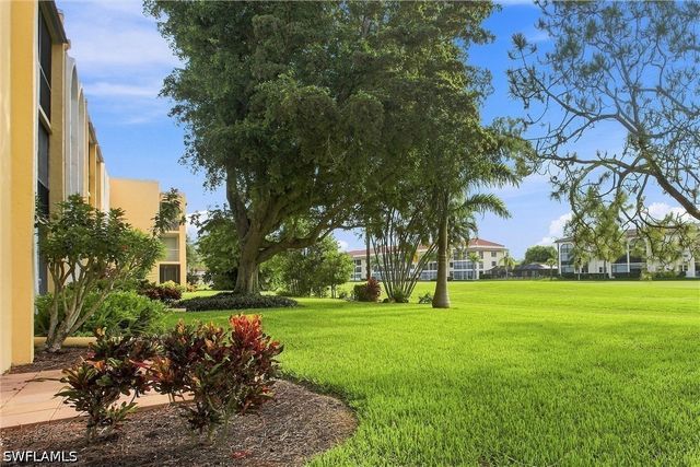 1087 Forest Lakes DR 302, Naples, FL 34105