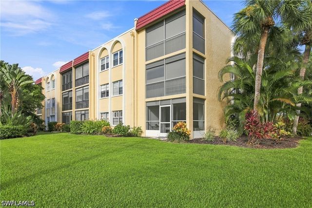 1087 Forest Lakes DR 302, Naples, FL 34105
