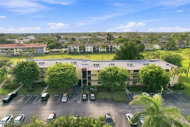 1087 Forest Lakes DR 302, Naples, FL 34105