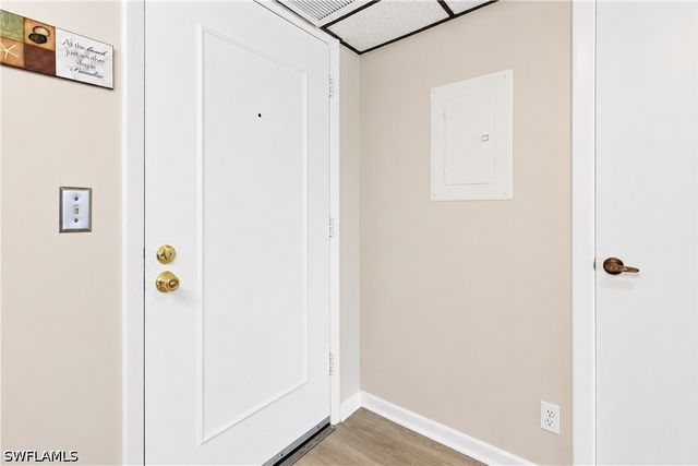 1087 Forest Lakes DR 302, Naples, FL 34105