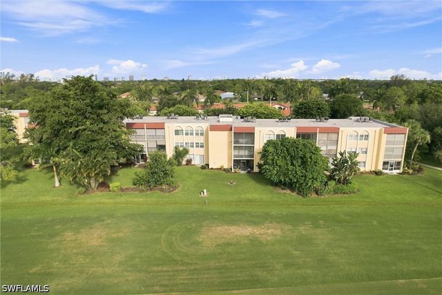 1087 Forest Lakes DR 302, Naples, FL 34105