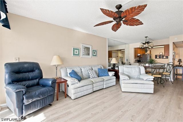 1087 Forest Lakes DR 302, Naples, FL 34105