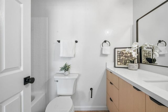 322 Hanover Ave 513, Oakland, CA 94606