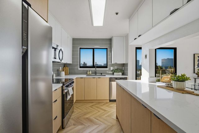 322 Hanover Ave 513, Oakland, CA 94606