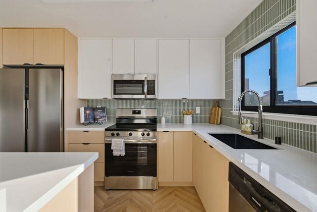 322 Hanover Ave 513, Oakland, CA 94606