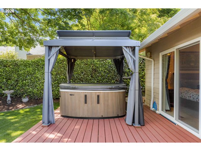 2660 Sw HUME Ct, Portland, OR 97219