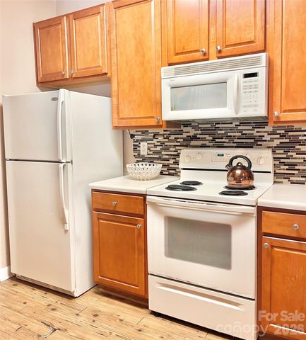 11264 Hyde Pointe Court, Charlotte, NC 28262