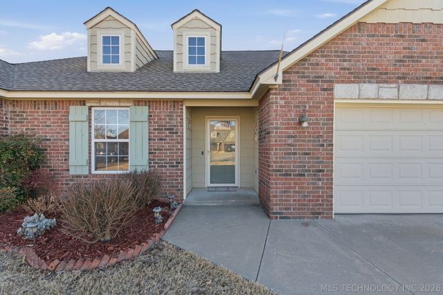 2108 S Javine Court, Skiatook, OK 74070