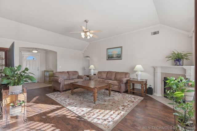 2108 S Javine Court, Skiatook, OK 74070