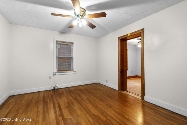 905 Keswick Blvd, Louisville, KY 40217