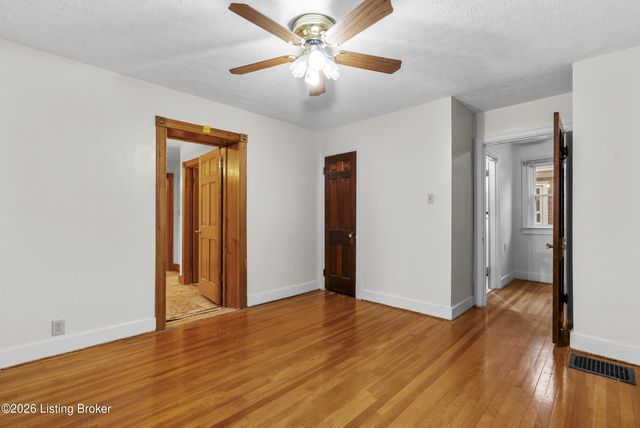 905 Keswick Blvd, Louisville, KY 40217