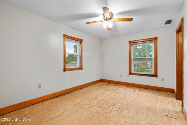 905 Keswick Blvd, Louisville, KY 40217