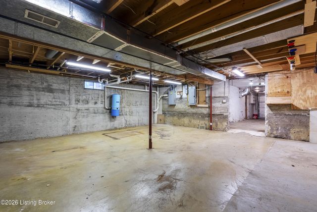 905 Keswick Blvd, Louisville, KY 40217