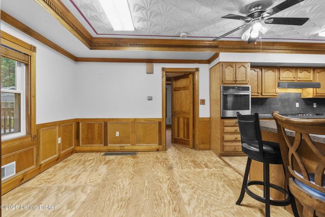 905 Keswick Blvd, Louisville, KY 40217