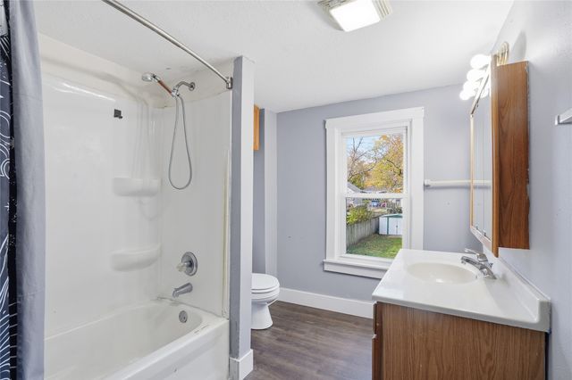 3832 13th Street, Des Moines, IA 50313