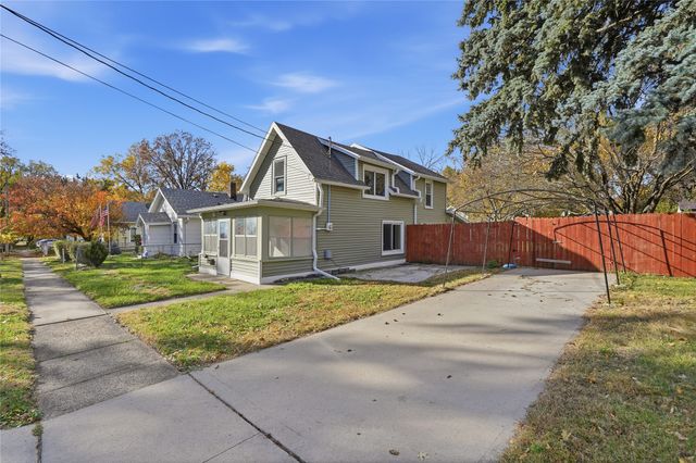 3832 13th Street, Des Moines, IA 50313
