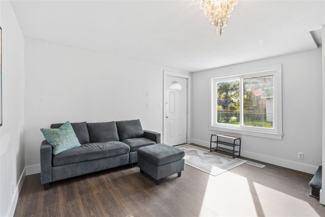 3832 13th Street, Des Moines, IA 50313