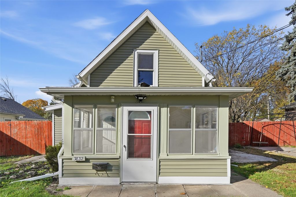 3832 13th Street, Des Moines, IA 50313