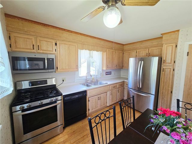131 Medallion Drive, Greece, NY 14626