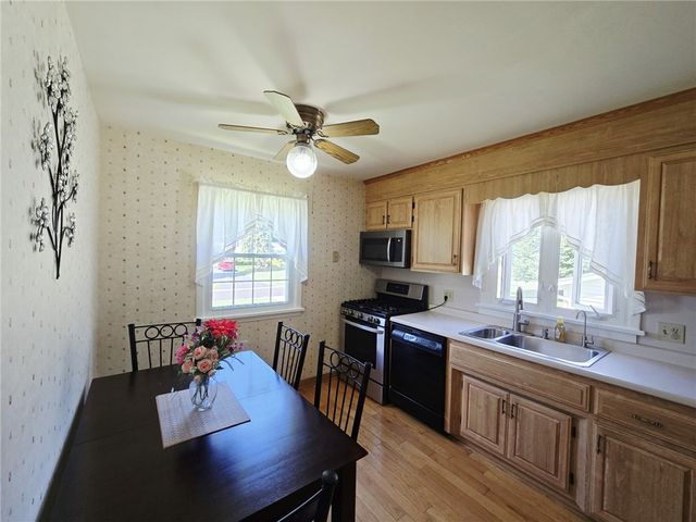 131 Medallion Drive, Greece, NY 14626