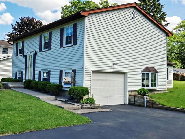 131 Medallion Drive, Greece, NY 14626
