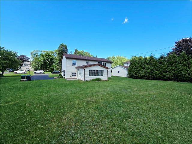 131 Medallion Drive, Greece, NY 14626