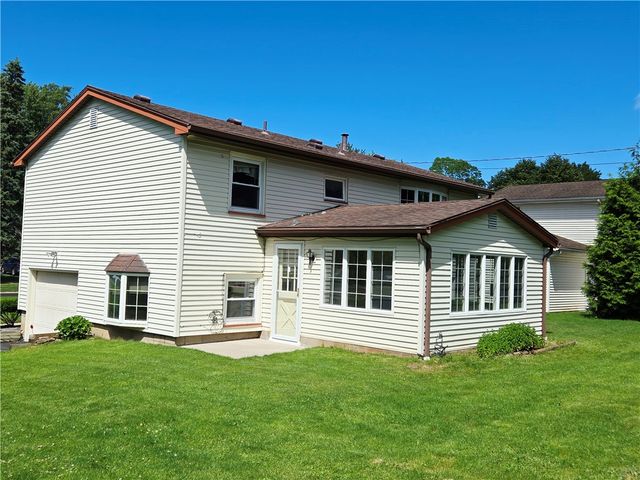 131 Medallion Drive, Greece, NY 14626