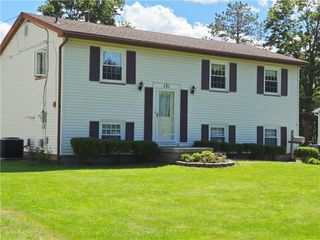 131 Medallion Drive, Greece, NY 14626