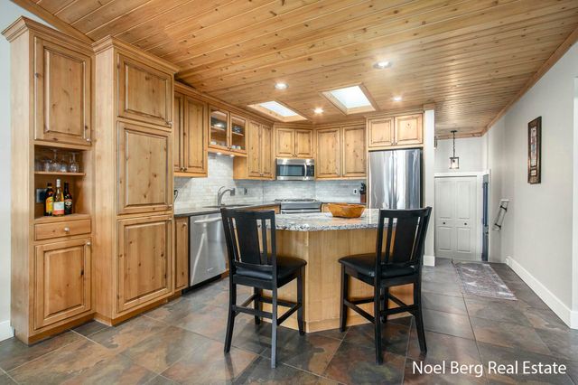 606 Edgewater Court, Spring Lake Vllg, MI 49456