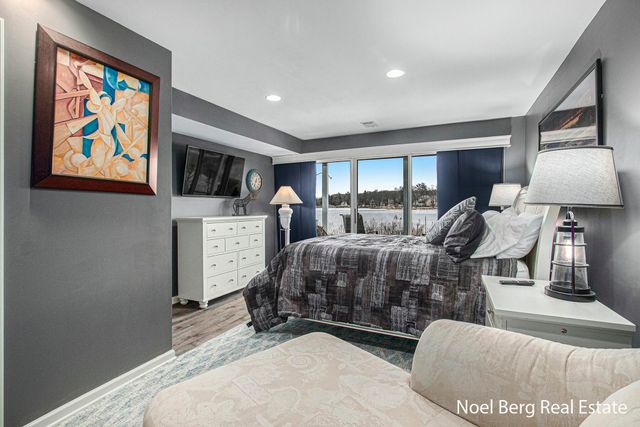 606 Edgewater Court, Spring Lake Vllg, MI 49456