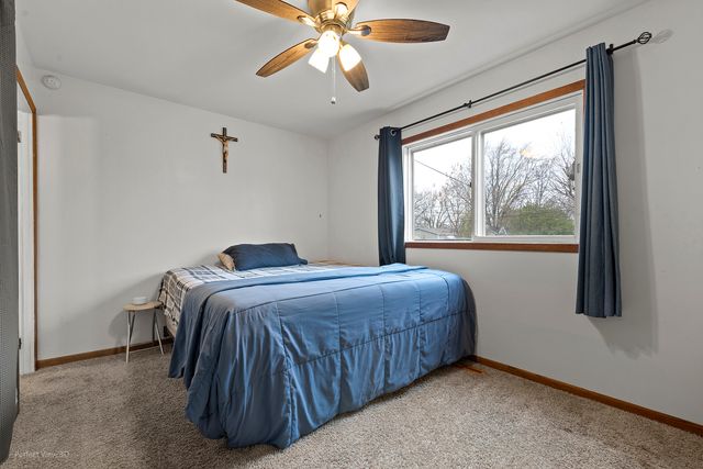 18596 W Karen Lane, Gurnee, IL 60031