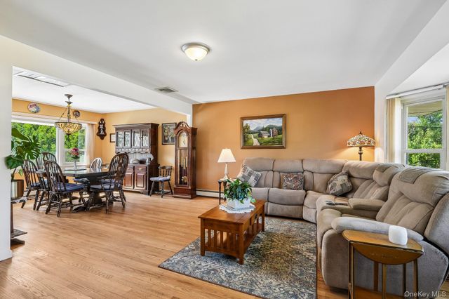 11 Lenroc Drive, White Plains, NY 10607