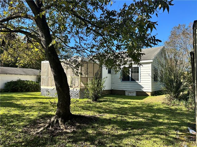 604 N Montgomery Street, Clarksville, AR 72830