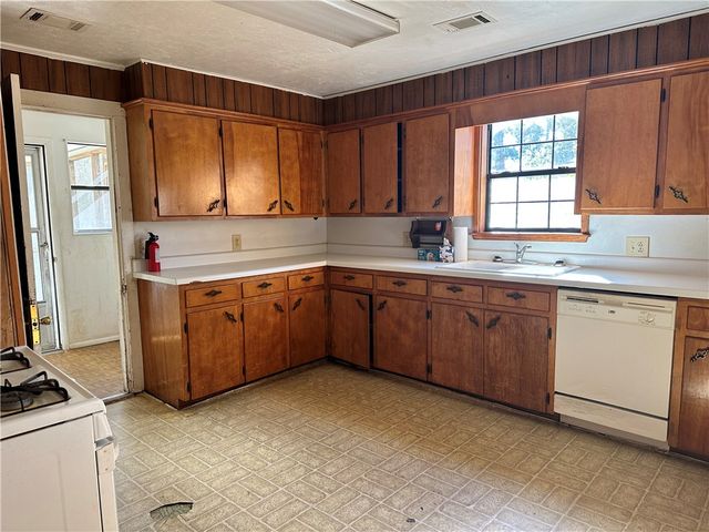 604 N Montgomery Street, Clarksville, AR 72830