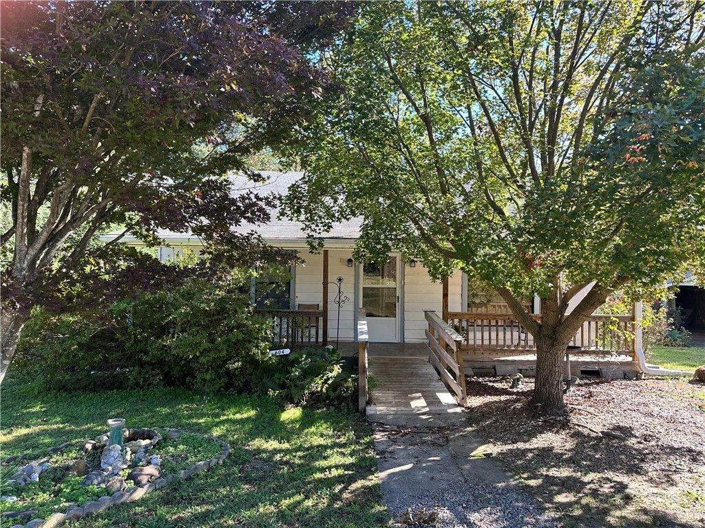 604 N Montgomery Street, Clarksville, AR 72830
