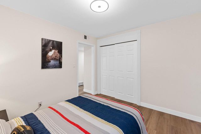 8424 N Fox Croft LANE, Fox Point, WI 53217