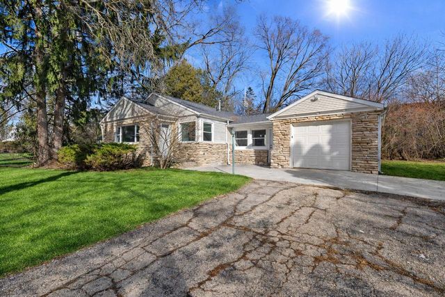 8424 N Fox Croft LANE, Fox Point, WI 53217