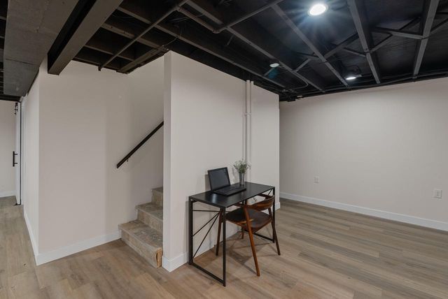 8424 N Fox Croft LANE, Fox Point, WI 53217