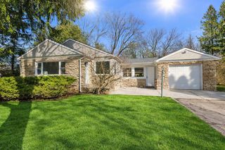 8424 N Fox Croft LANE, Fox Point, WI 53217