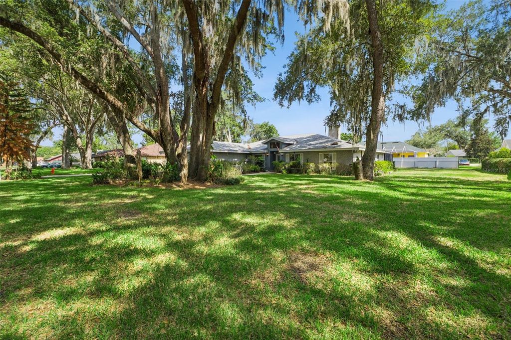2610 TWELVE POINT DRIVE, Lakeland, FL 33811