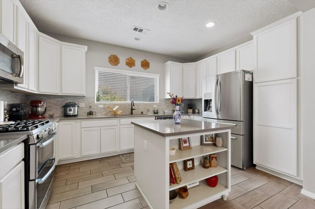 10932 Topacio Street NW, Albuquerque, NM 87114