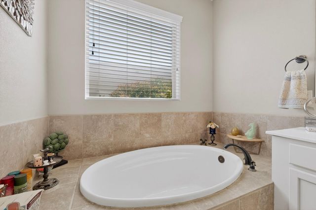 10932 Topacio Street NW, Albuquerque, NM 87114