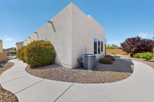 10932 Topacio Street NW, Albuquerque, NM 87114