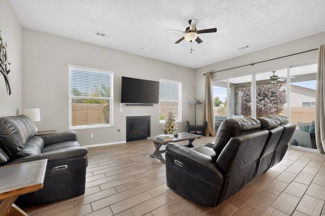 10932 Topacio Street NW, Albuquerque, NM 87114